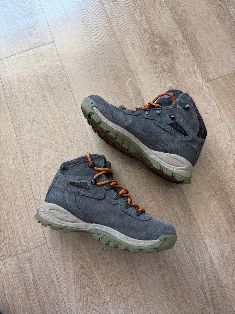 Columbia Gray Suede Hiking Boots Women 7
